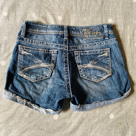 Silver Toni 3/4 Jean Shorts - Picture 4 of 9